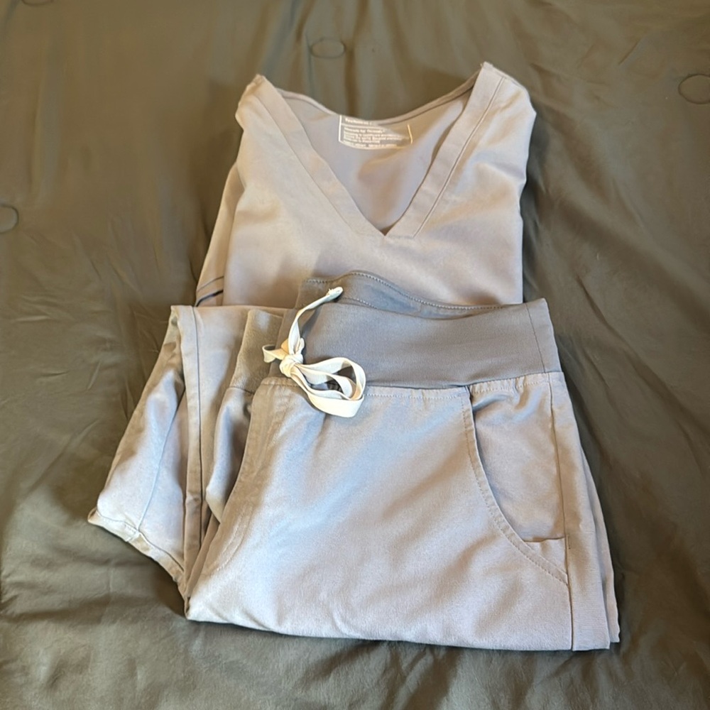 Figs Large top and L/P bottoms light purplish/blue